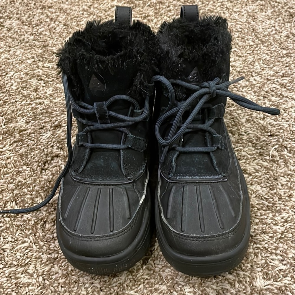Nike Woodside Chukka Boots
